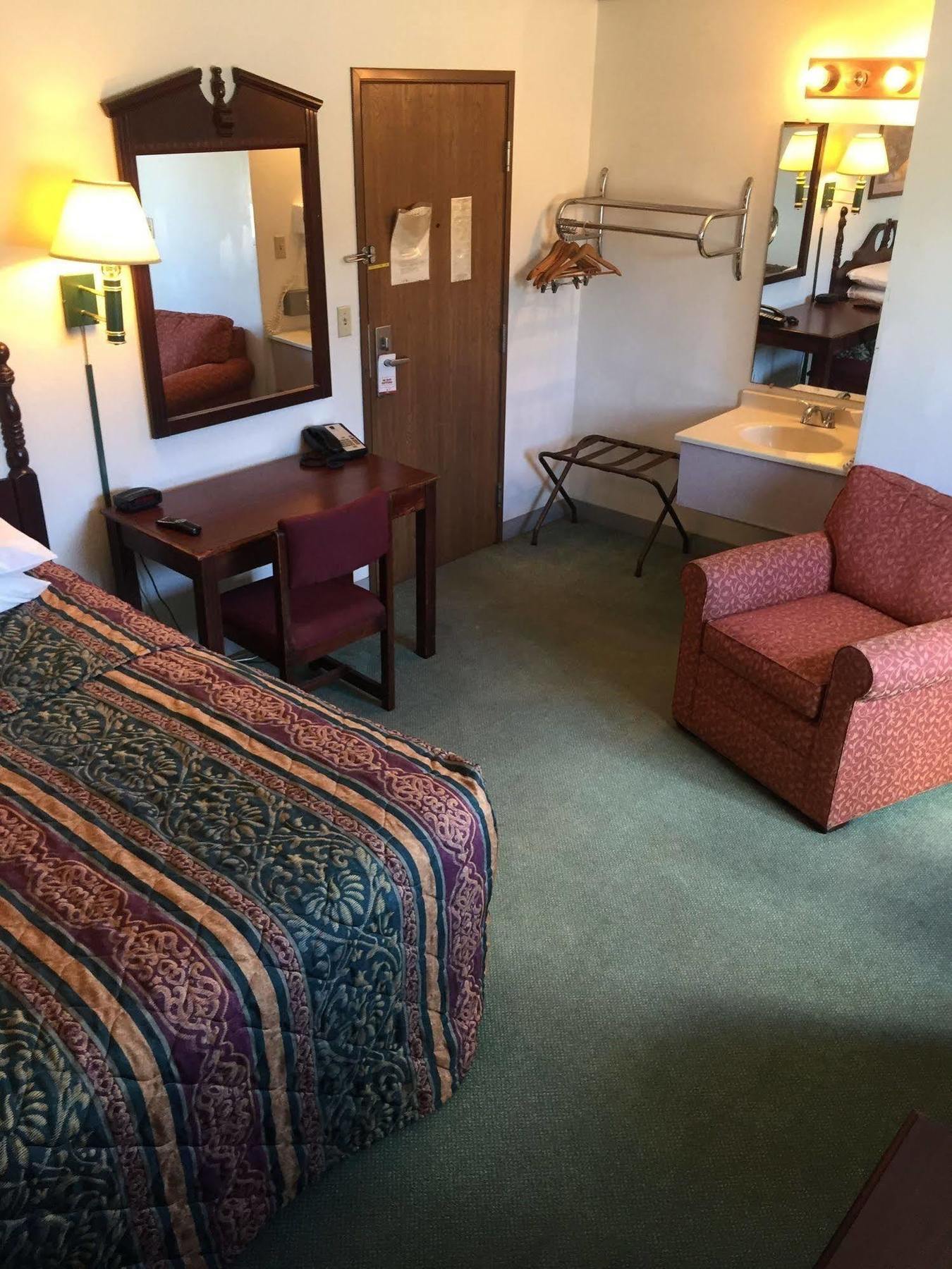 Sunset Inn And Suites Seward Exterior photo